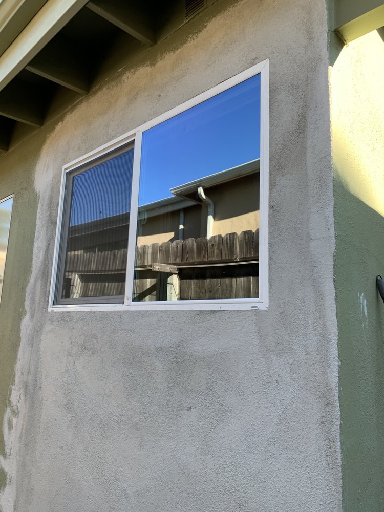 Slide of Rolando Chitiquez