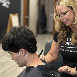 Mel's Barber Shop - Neck Shave