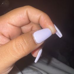 Luxe Nailstudio - Fake nail is falling off