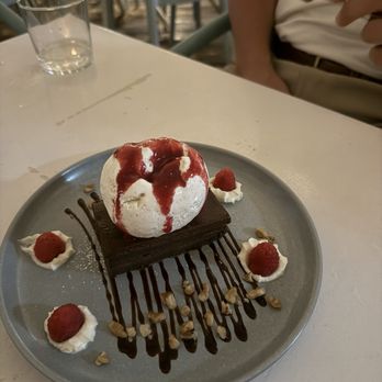 Quince Lakehouse - Flourless chocolate cake - New American Near Me - Austin, Texas Quince Lakehouse - Flourless chocolate cake - New American Near Me - Austin, Texas