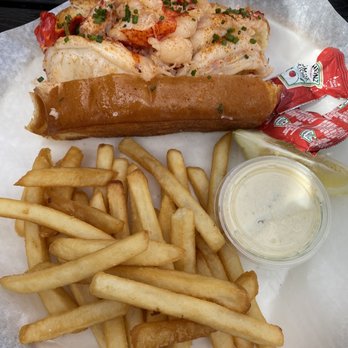 MARKET Seafood Eatery - Lobster roll - Seafood Near Me - Edmonds, Washington MARKET Seafood Eatery - Lobster roll - Seafood Near Me - Edmonds, Washington