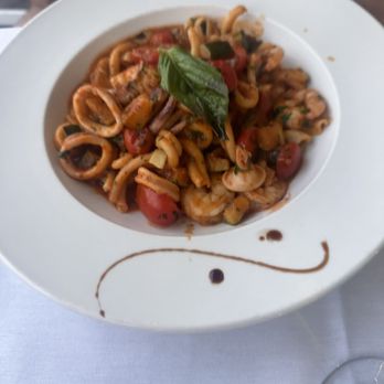 Le Sorelle Restaurant - Strozzapreti Gamberi e Calamari - Italian Near Me - Delray Beach, Florida Le Sorelle Restaurant - Strozzapreti Gamberi e Calamari - Italian Near Me - Delray Beach, Florida