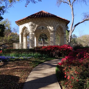 Flippen Park - if you stand in the middle of this beautiful gazebo and sing, talk etc it is reflected back to you in beautiful notes! - Parks Near Me - Highland Park, Texas