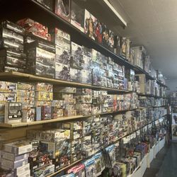 Chuck's Comics - Model kits