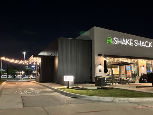 Shake Shack Baybrook by null