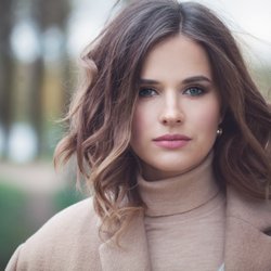 Solluni Premier Organic Salon - Layered bob with balayage