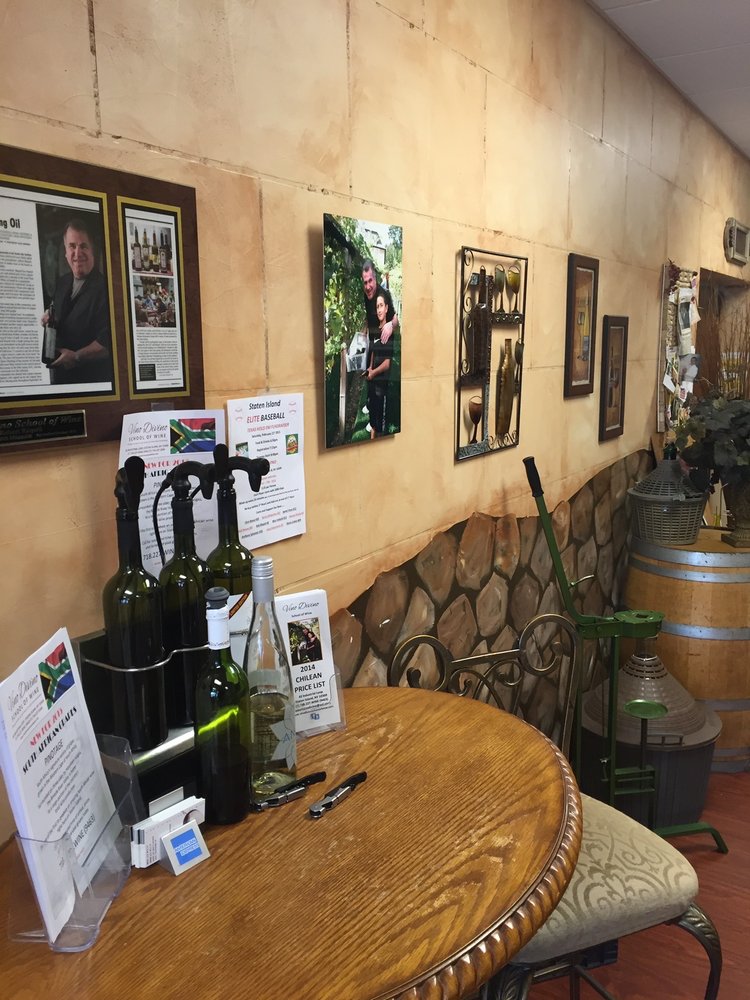 Vino Divino School Of Wine Logo