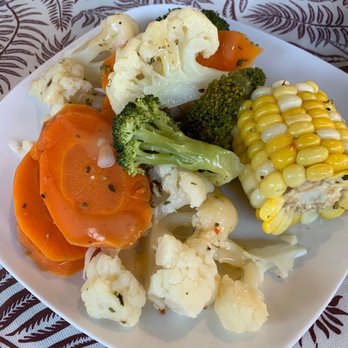 Gran Villa Restaurant - Complimentary Vegetable Platter - Salvadoran Near Me - Brooklyn, New York