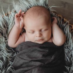 Sarah Cleveringa Photography - Newborn sessions capture your baby's brand new sweetness in the comfort of your own home.