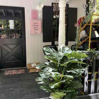 Reigning Pages Book Shoppe - side entrance - Bookstores Near Me - Blue Jay, California