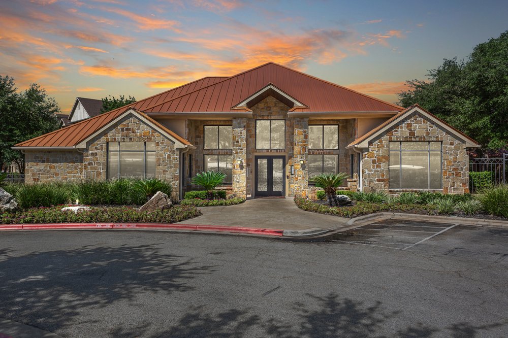 THE VERANDAH AT GRANDVIEW HILLS Request Information 39 Photos