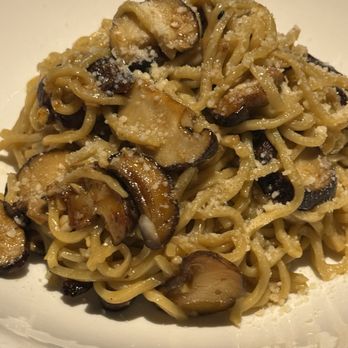 Yard House - Shiitake Garlic Noodles - New American Near Me - Sacramento, California Yard House - Shiitake Garlic Noodles - New American Near Me - Sacramento, California
