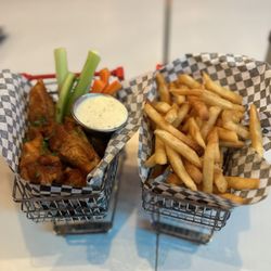 Holey Moley - Wings and fries