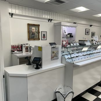 See's Candies - Candy Stores Near Me - Culver City, California