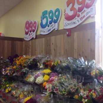 Trader Joe's - Inexpensive and fresh flowers! - Grocery Near Me - Naples, Florida