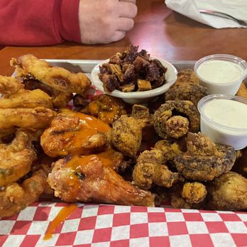 Boat House - Sampler, it was all good, mushrooms, onion rings, wings and burnt ends. All of it! - Barbeque Near Me - Stockton, Missouri