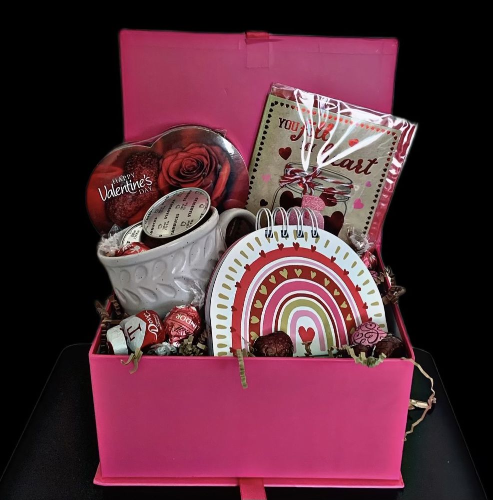 Two Chicks And A Spatula Logo