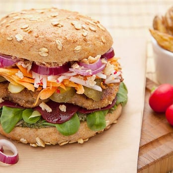 Bunte Burger - König Ludwig Alpen Burger - Bürgerlich in seiner Art, königlich im Geschmack. - Food Trucks Near Me Bunte Burger - König Ludwig Alpen Burger - Bürgerlich in seiner Art, königlich im Geschmack. - Food Trucks Near Me