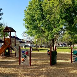 Walnut Park - New playground for toddlers (March 2017)