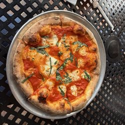 Roma's Old Town Wood-Fired Pizzeria - Margarita pizza