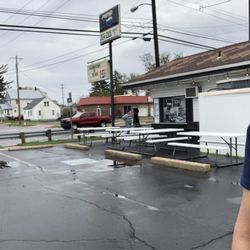 Jer-Zee Drive-In - Parking