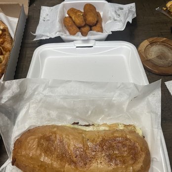 Napoleon's Pizza - Mozzarella Sticks and Garlic Cheesy Bread. - Pizza Near Me - Parma, Ohio