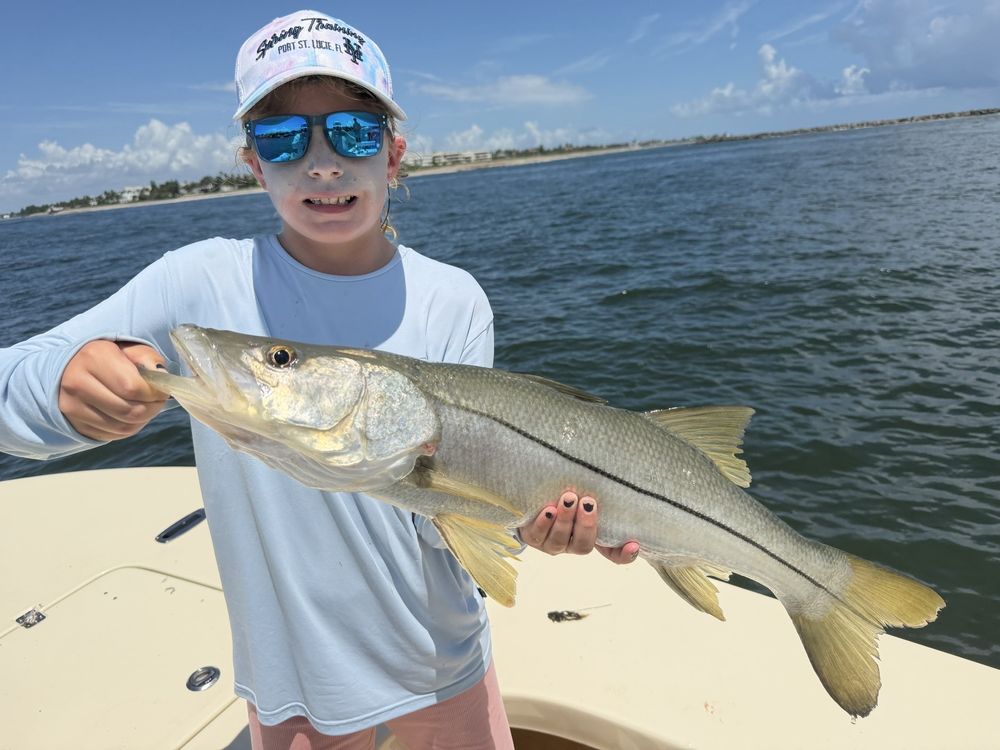 772 Fly and Light Tackle Charters Logo