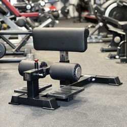 Extreme Training Equipment - Sissy squat to target your quadriceps and glutes