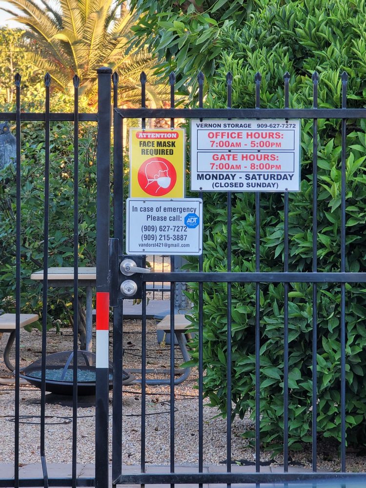 VERNON VEHICLE STORAGE Updated September 2024 10815 Vernon Ave