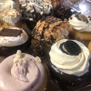Molly's Cupcakes - Beautiful - Desserts Near Me - Chicago, Illinois Molly's Cupcakes - Beautiful - Desserts Near Me - Chicago, Illinois