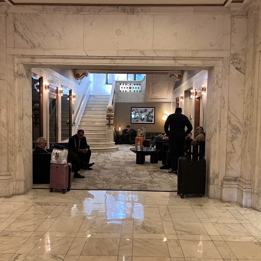 River Hotel - Lobby - Hotels Near Me - Chicago, Illinois River Hotel - Lobby - Hotels Near Me - Chicago, Illinois