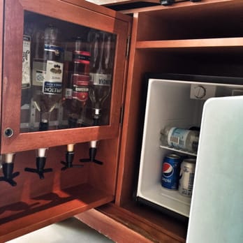 Sun Palace Cancun - Full sized bottles of booze - Hotels Near Me - Cancún, ROO