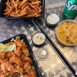 Salad with Mango Habanero Boneless Wings, French Fries, and Mac and Cheese Salad with Mango Habanero Boneless Wings, French Fries, and Mac and Cheese