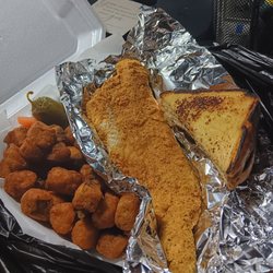 Kliff Klub Dallas Restaurant & Bar - Whole catfish