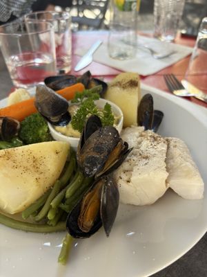 LE PETIT GOURMAND by null