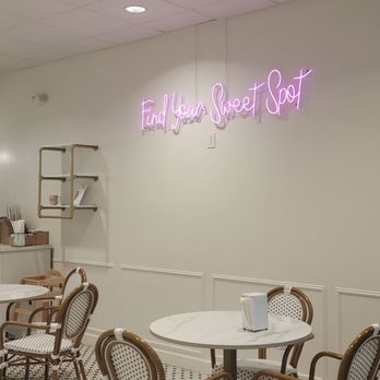 Beignets & Brew - Cute eat in Dining - Coffee & Tea Near Me - Virginia Beach, Virginia