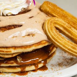 Florpicaleo - Churro pancakes
