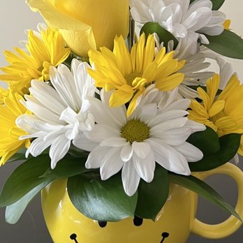 Allan's Flowers & More - Fresh, bright for my special niece. - Florists Near Me - Prescott, Arizona Allan's Flowers & More - Fresh, bright for my special niece. - Florists Near Me - Prescott, Arizona