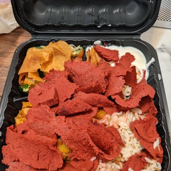 Garlic 'n Lemons - Spicy beef shawarma with fattoush, garlic dip, rice, potatoes - Middle Eastern Near Me - Boston, Massachusetts