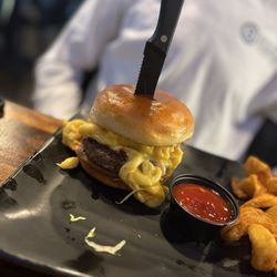 Backdraft Bar & Grill - Mac and cheese burger