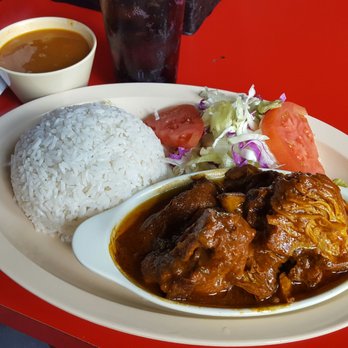 El Conuquito Restaurant - Chicken stew was fabulous! Could have fed two people $9.00 - Dominican Near Me - Miami, Florida El Conuquito Restaurant - Chicken stew was fabulous! Could have fed two people $9.00 - Dominican Near Me - Miami, Florida