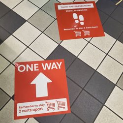 Vons Gas Station - One way walking. I just saw this as I was leaving!