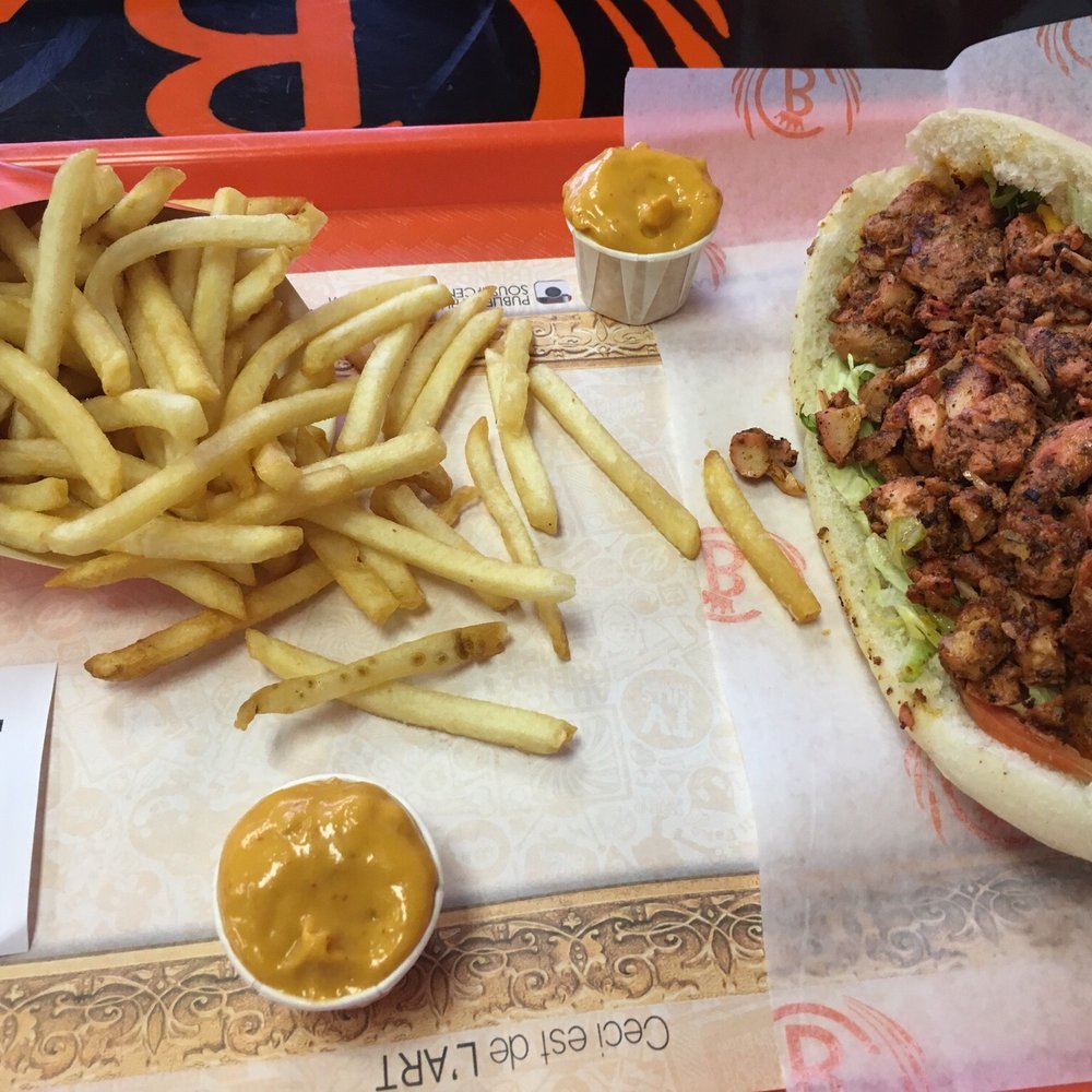 Centrale Bergham - Rouge w fries (tandoori chicken sandwich) delish - Fast Food Near Me - Montreal, Quebec