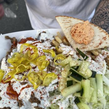 Hefty Gyros - Gyro on rice - Food Trucks Near Me Hefty Gyros - Gyro on rice - Food Trucks Near Me