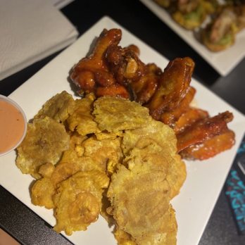 Top Mix Bar & Kitchen - Sweet Chili Wings w. Tostones - Cocktail Bars Near Me - Boston, Massachusetts