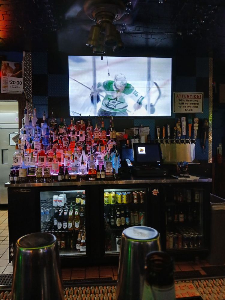 Rack & Tap Sports Bar & Grill Logo