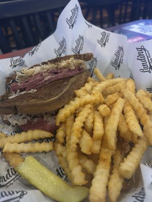 The Landing Eatery & Pub by null