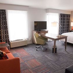 Hampton Inn & Suites Bay City - Guest room