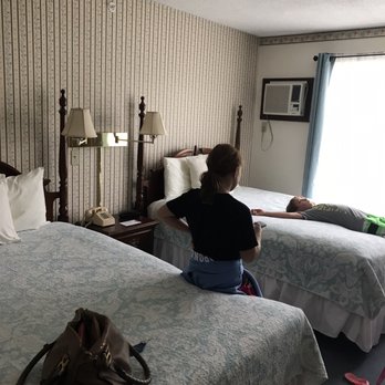 Ocean Woods Resort - Outdated room - Hotels Near Me - Kennebunkport, Maine Ocean Woods Resort - Outdated room - Hotels Near Me - Kennebunkport, Maine