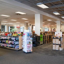 Off Broadway Shoe Warehouse